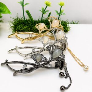 Premium Korean Floral Metal Hair Claw Clip – Large Pearl Tassel Hair Catcher
